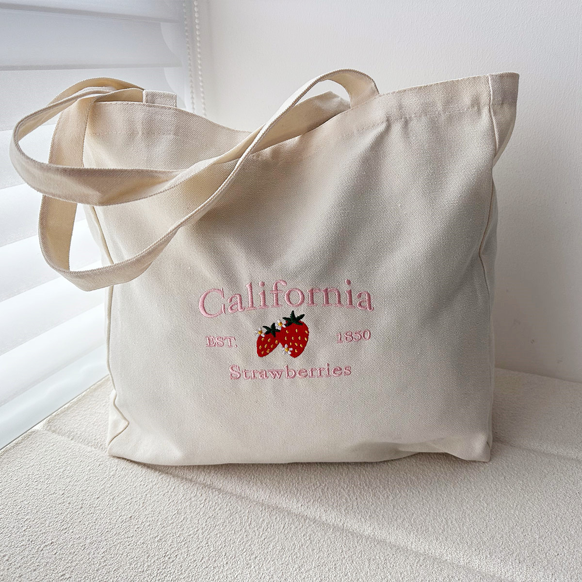 California EST.1850 truskawki  – Women Bags Ck recenzja i cena