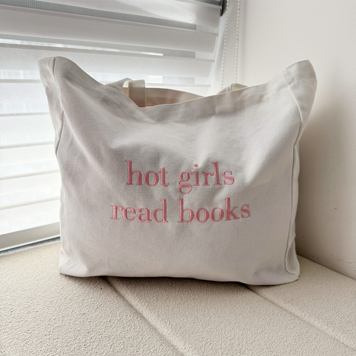 Hot Girls Read Books Letters E – Women Bags Ck recenzja i cena